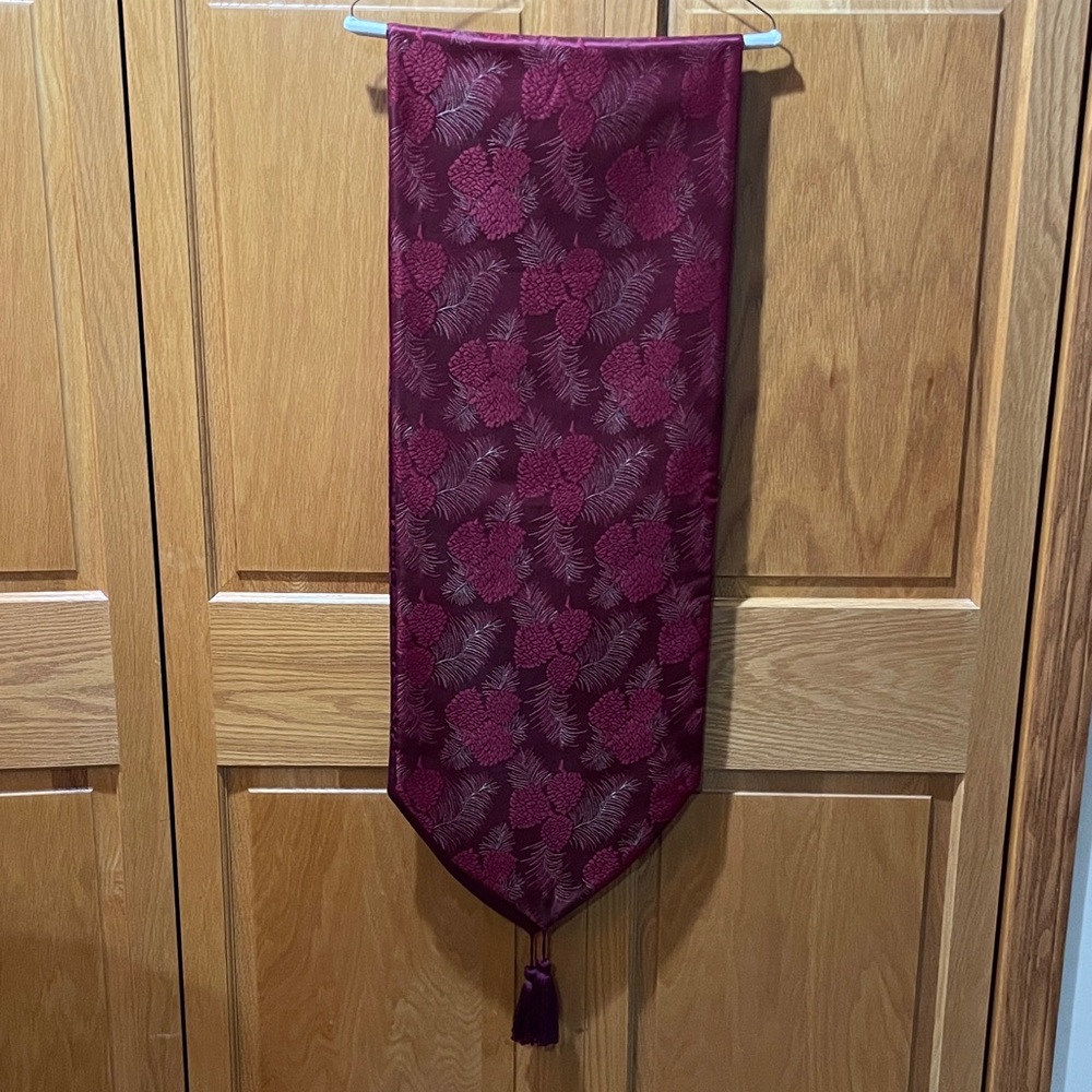 Martha Stewart Rich Burgundy Tapestry Pinecone Table Runner